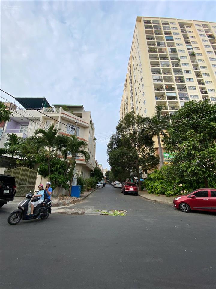 Bán nhà lê lợi (1 trệt 2 lầu) sổ hồng riêng dt 90m² (thực tế 113m²) giá 9,5 tỷ gần chợ, bãi trước