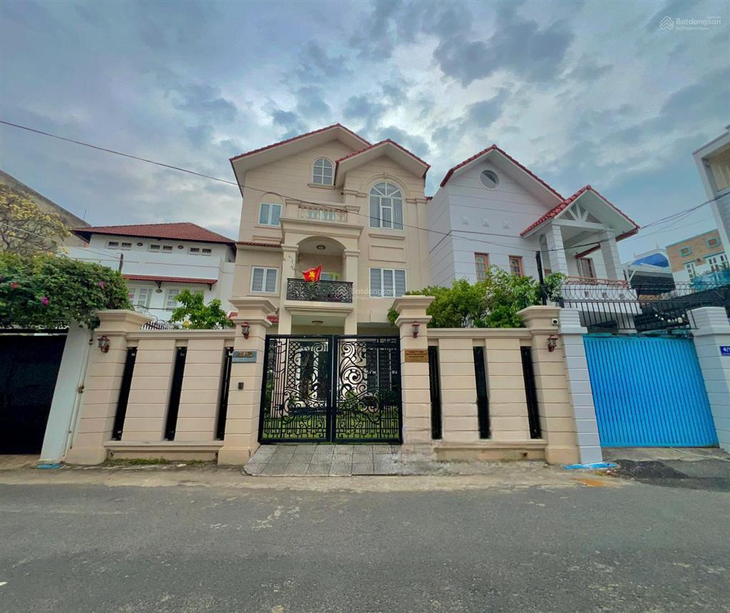 Biệt thự đẹp lạc long quân 200m2 xây tâm huyết tại khu nghỉ dưỡng bãi sau vũng tàu, 23,9 tỷ