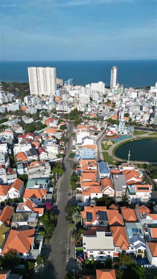 Bán biệt thự 2 mặt tiền hồ + công viên võ thị sáu, dt 245m2, giá 35 tỷ, cách biển 500m, vị trí vip