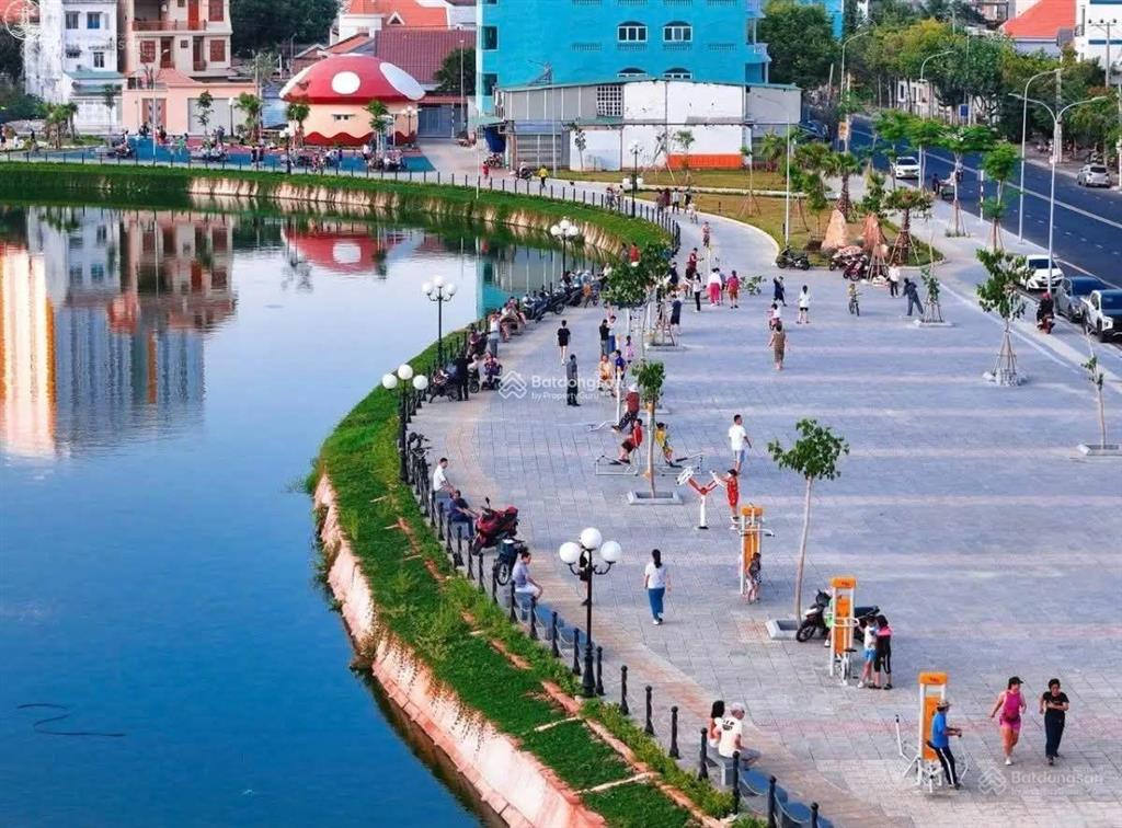 Bán biệt thự 2 mặt tiền hồ + công viên võ thị sáu, dt 245m2, giá 35 tỷ, cách biển 500m, vị trí vip