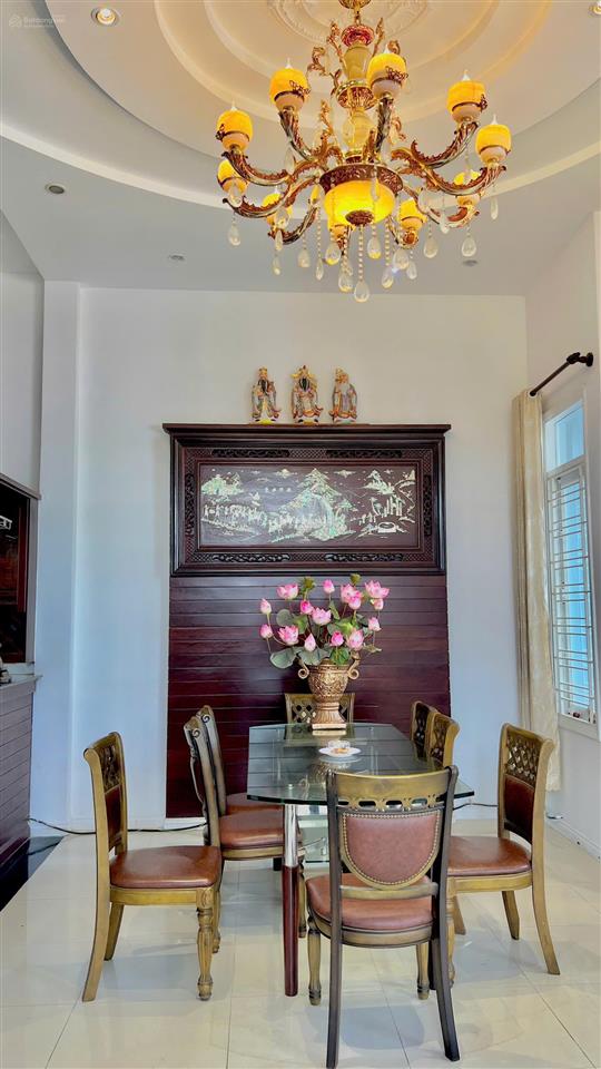 Bán biệt thự góc 2 mặt tiền dt 209.4m2 (3 tầng) nội thất vip phường 2 tp. vũng tàu  cách biển 500m