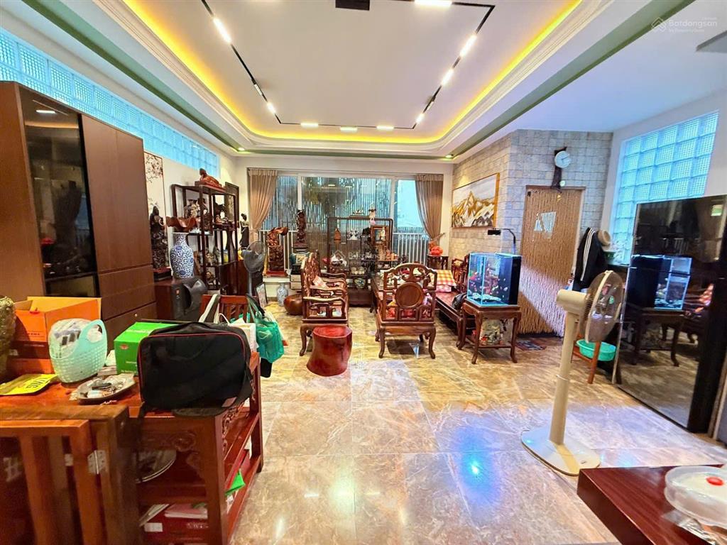 Bán nhà khu song ngữ dt 98m2 (1 trệt 3 lầu) nội thất xịn ngang 5.71m đường 2 ô tô giá chỉ 13.9 tỷ