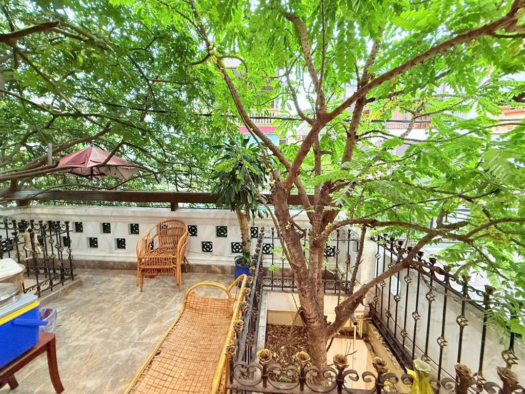 Bán nhà khu song ngữ dt 98m2 (1 trệt 3 lầu) nội thất xịn ngang 5.71m đường 2 ô tô giá chỉ 13.9 tỷ