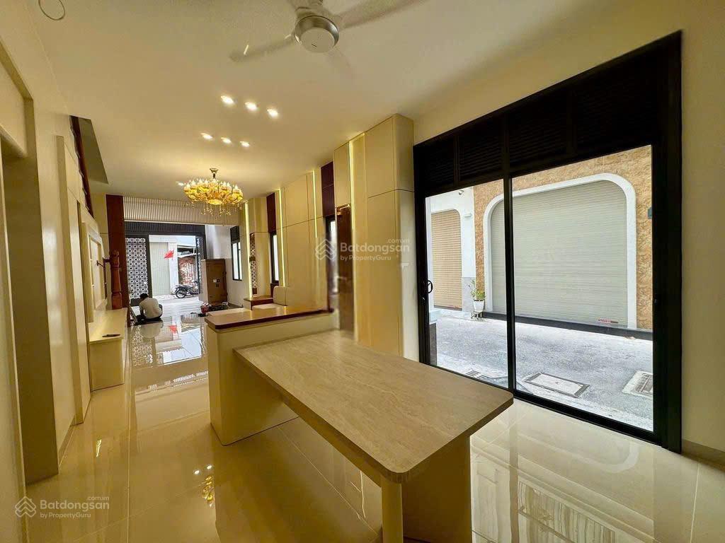 Bán nhà góc 02 mặt tiền đẹp 1t2l mới full nội thất giá 12 tỷ đường trương công định + lê hồng phong