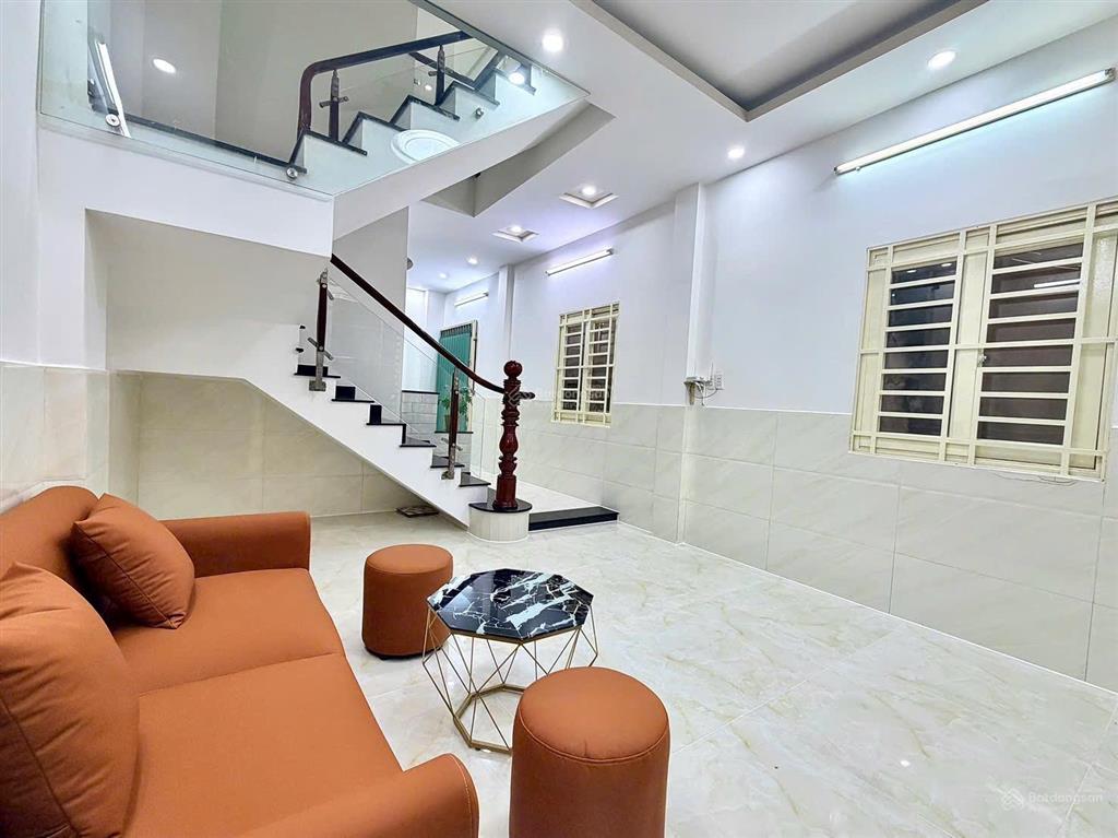 Nhà bán1/ văn cao, phú thạnh, tân phú d/t  4 x 11m, trệt + lầu, 2pn 2wc. shr hoàn công đầy