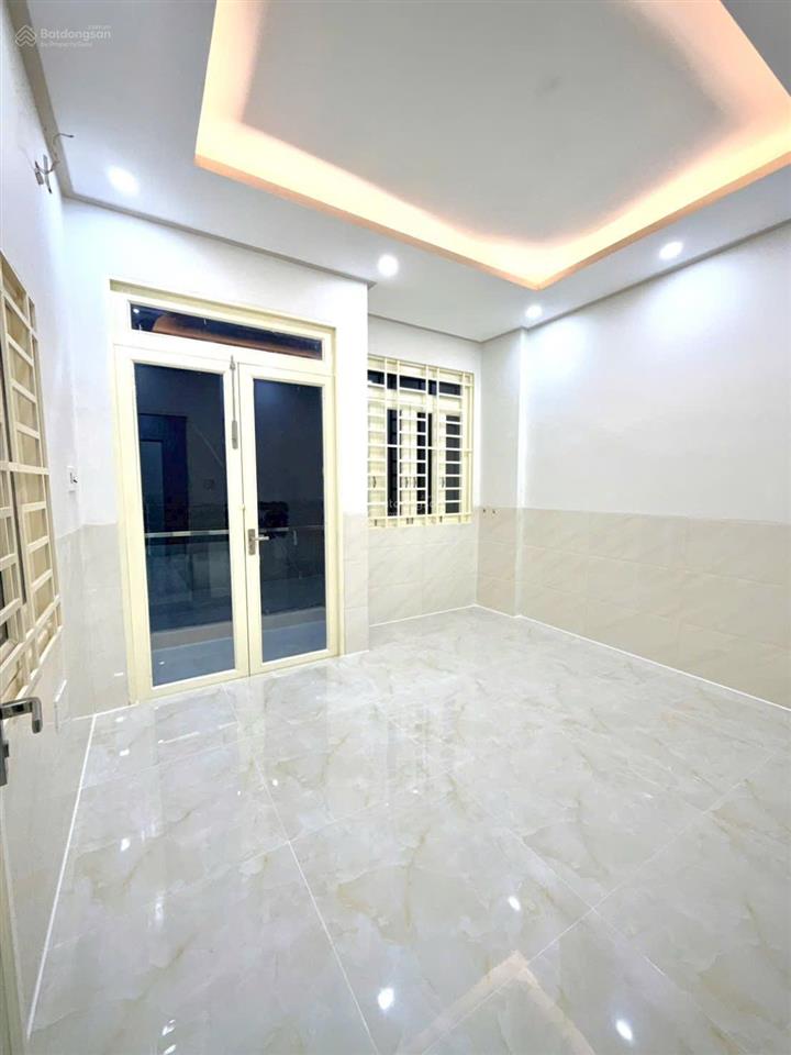 Nhà bán1/ văn cao, phú thạnh, tân phú d/t  4 x 11m, trệt + lầu, 2pn 2wc. shr hoàn công đầy