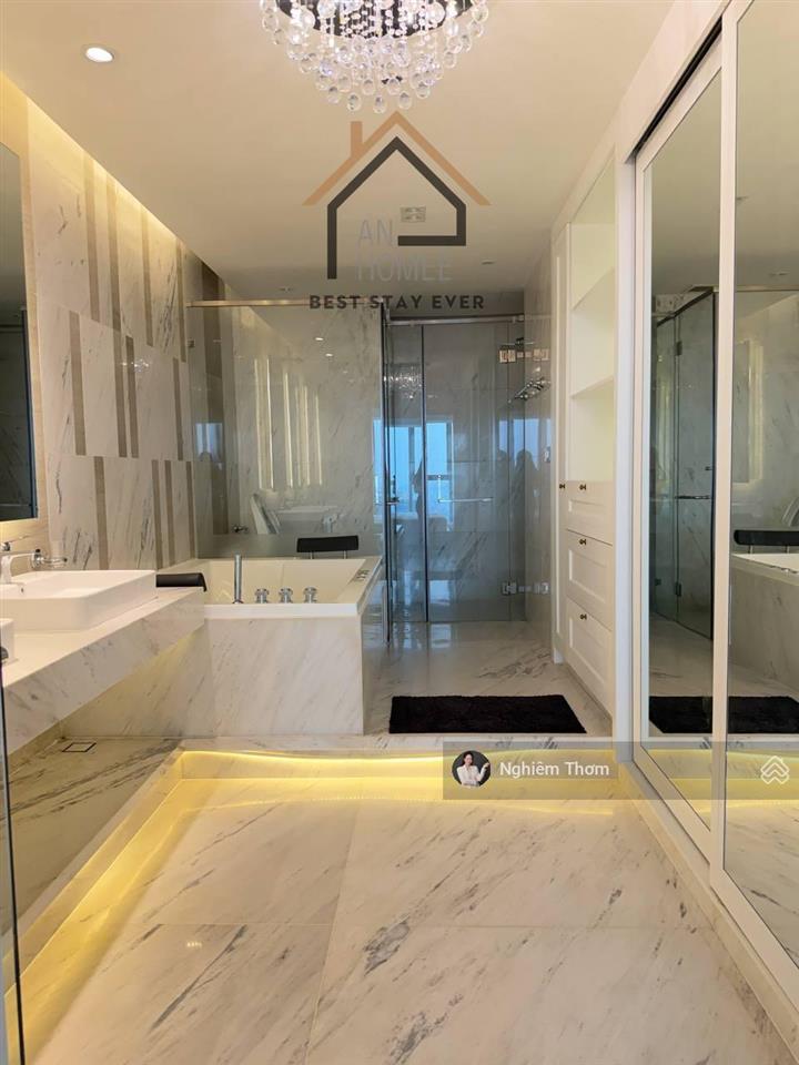 Cho thuê căn vip căn góc đẹp nhất dự án, đầy đủ nội thất giá 118tr/tháng 2pn vincom đồng khởi