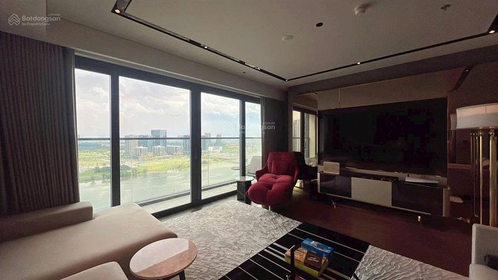 Giá tốt chốt nhanh bán căn góc 3 phòng ngủ 63.5tỷ 150m2 view sông, grand marina saigon toà lake
