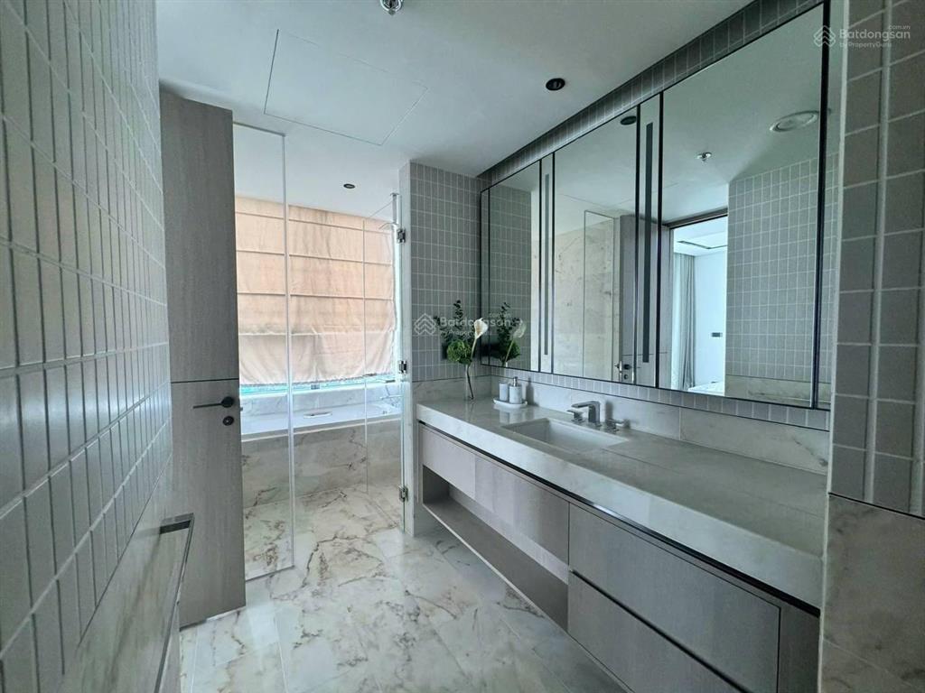 Giá tốt chốt nhanh bán căn góc 3 phòng ngủ 63.5tỷ 150m2 view sông, grand marina saigon toà lake