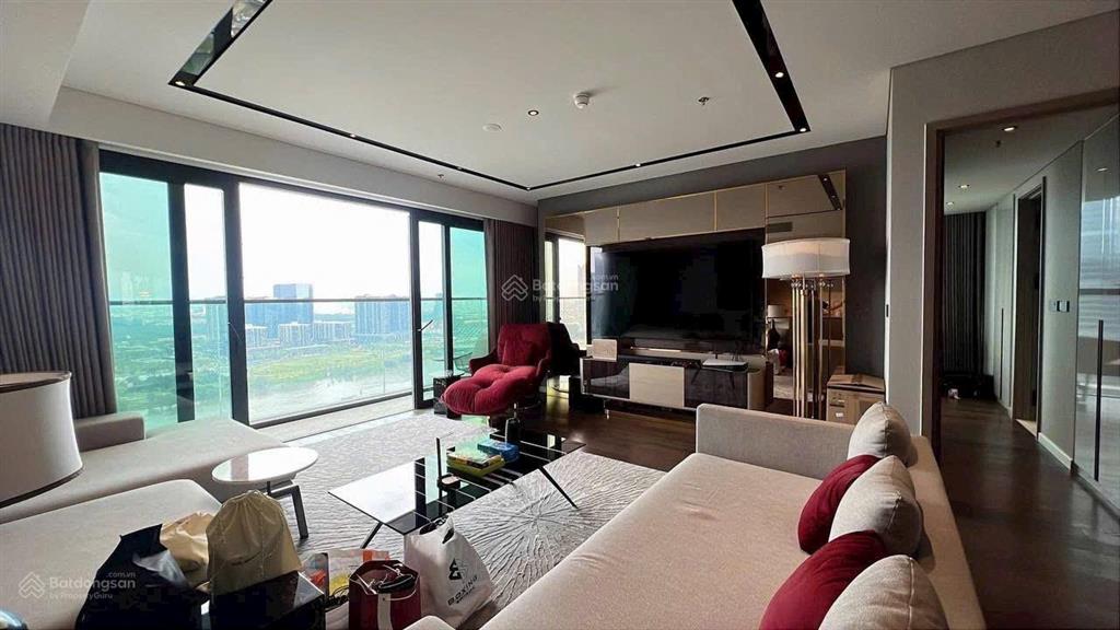 Giá tốt chốt nhanh bán căn góc 3 phòng ngủ 63.5tỷ 150m2 view sông, grand marina saigon toà lake