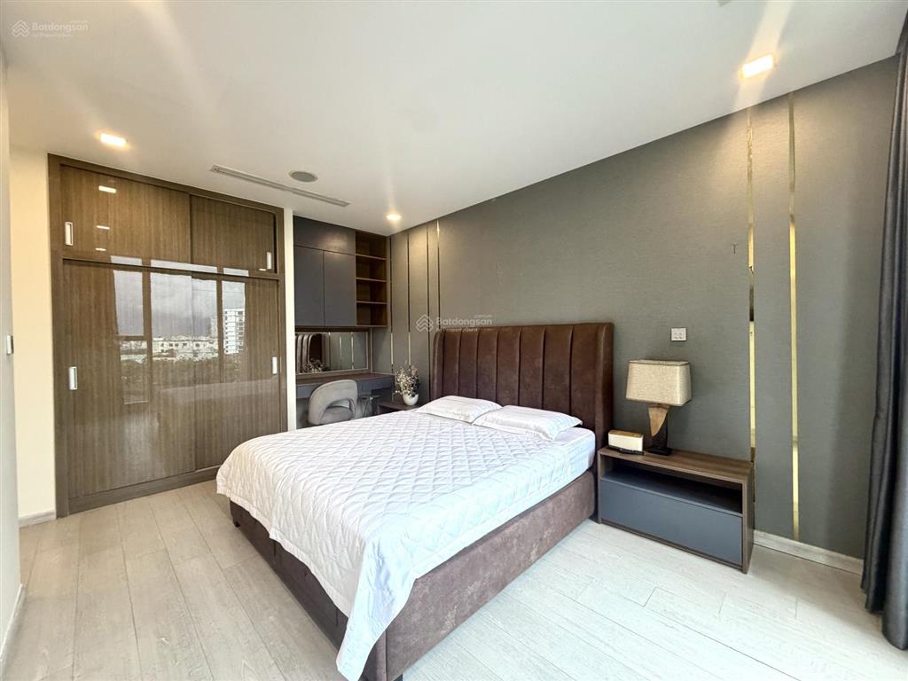 Bán 2pn 83m2 trọn view không chắn căn hộ vinhomes golden river quận 1