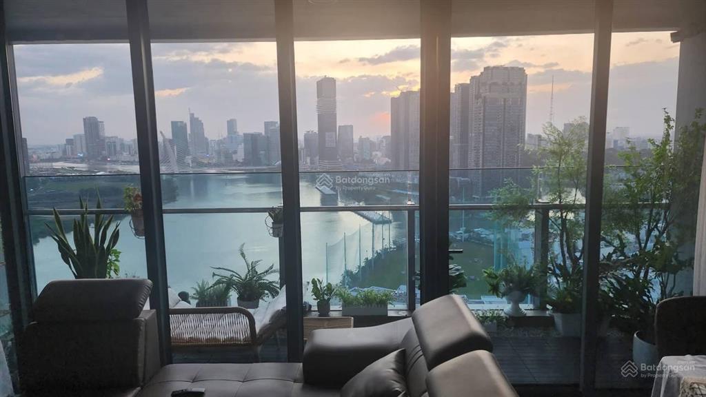 Cho thuê căn 2pn view sông siêu đẹp 105m full nội thất cao cấp