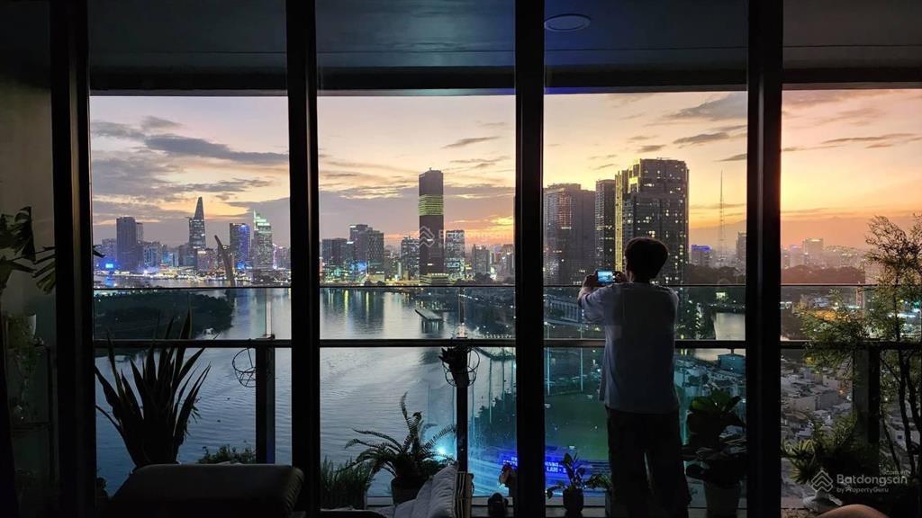 Cho thuê căn 2pn view sông siêu đẹp 105m full nội thất cao cấp