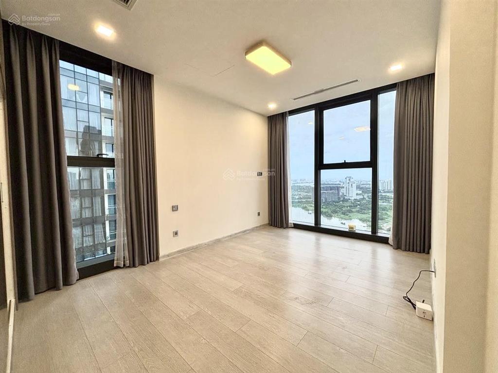 Bán gấp căn hộ 3pn 19 tỷ vinhomes golden river giá tốt