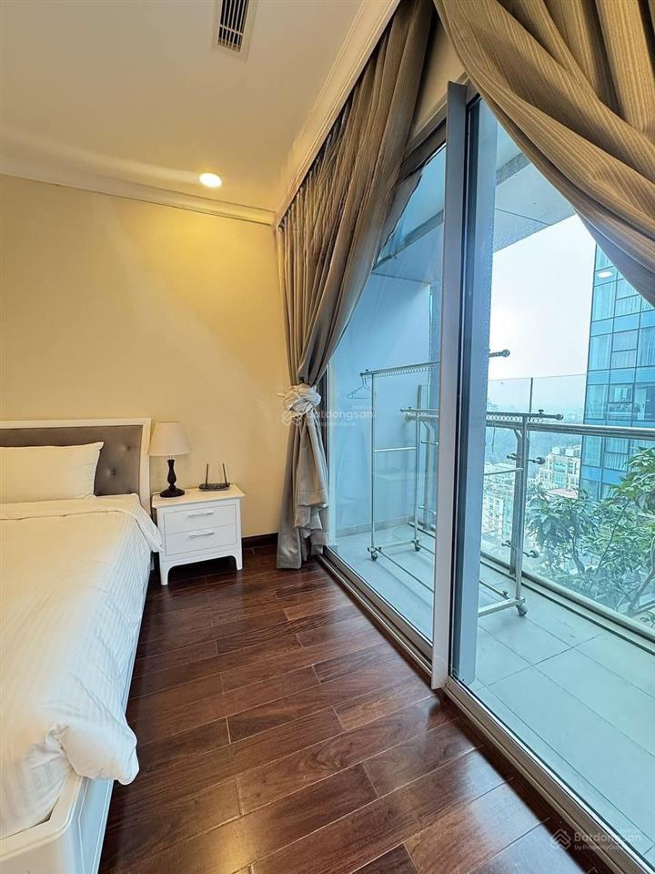 Đang trống vào liền cho thuê 3pn 68tr/th đầy đủ nội thất vincom đồng khởi