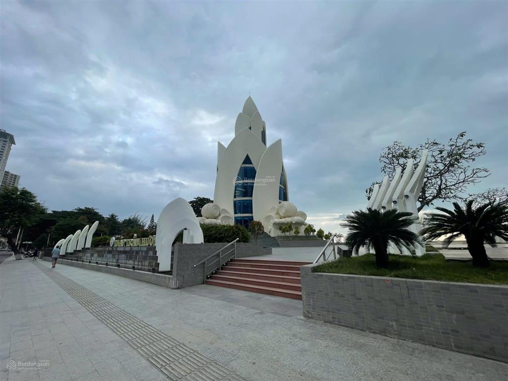 Đất nền mặt tiền nguyễn thị minh khai nha trang. ngang 10m đẹp, biển 500m. đang có dòng tiền 110tr