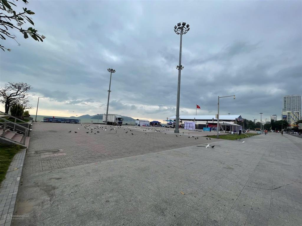 Đất nền mặt tiền nguyễn thị minh khai nha trang. ngang 10m đẹp, biển 500m. đang có dòng tiền 110tr