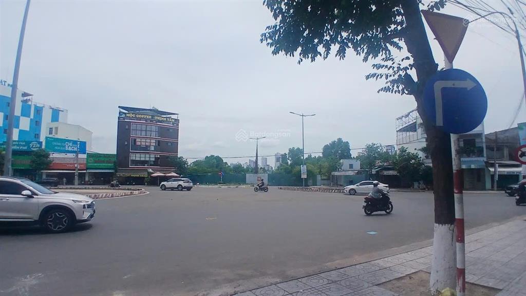 Bán nhà 2 tầng ngay bùng binh hoàng diệu, gần bển 800m, sau giáp dự án kđt sân bay nha trang