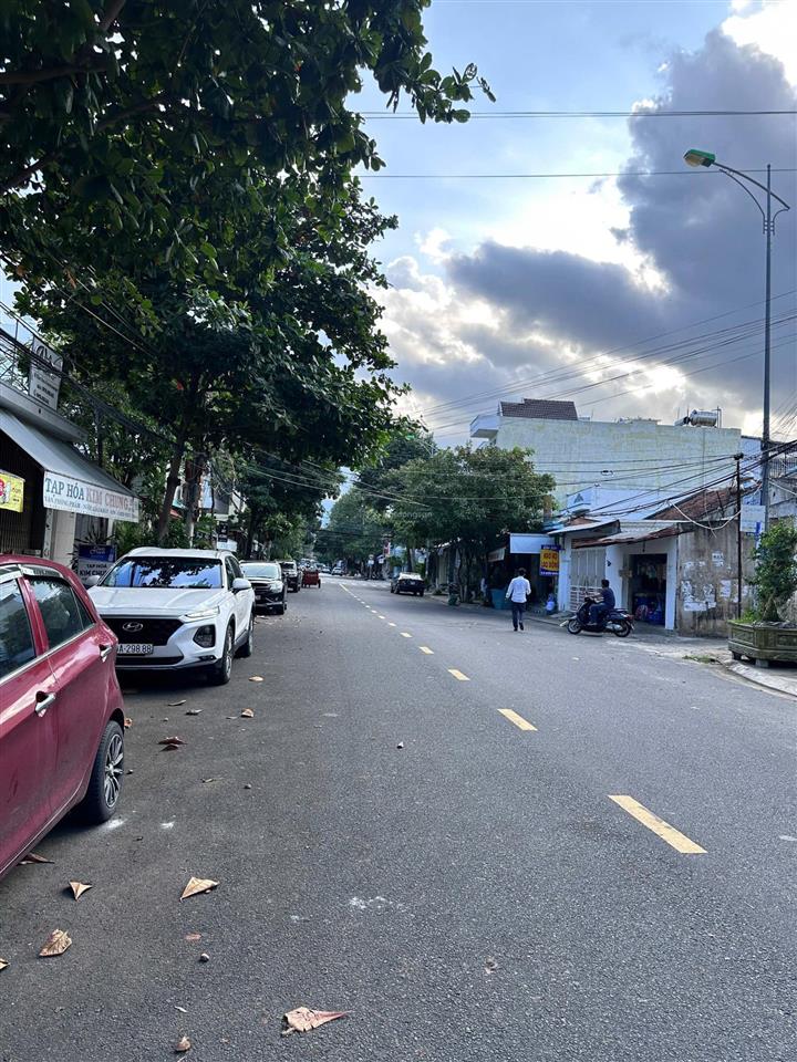 Nhà 2 tầng đường bửu đóa 16m, gần biển phước long nha trang. ngang đẹp hơn 8m