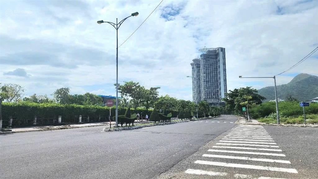 Siêu vip 3 mặt tiền phạm văn đồng, cạnh bến du thuyền quốc tế 5 sao nha trang. xây được 16 tầng