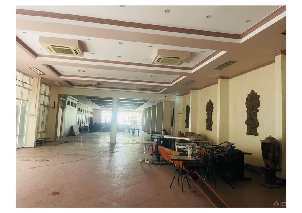 Bán đất tặng nhà hàng 5 tầng, 2 mặt tiền đường 2 tháng 4, sau sông cái nha trang, gần biển
