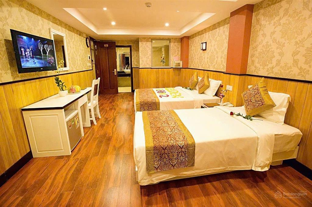 Bán khách sạn đường trần quang khải, nha trang. cách biển 400m. đang cho thuê dòng tiền 400 triệu