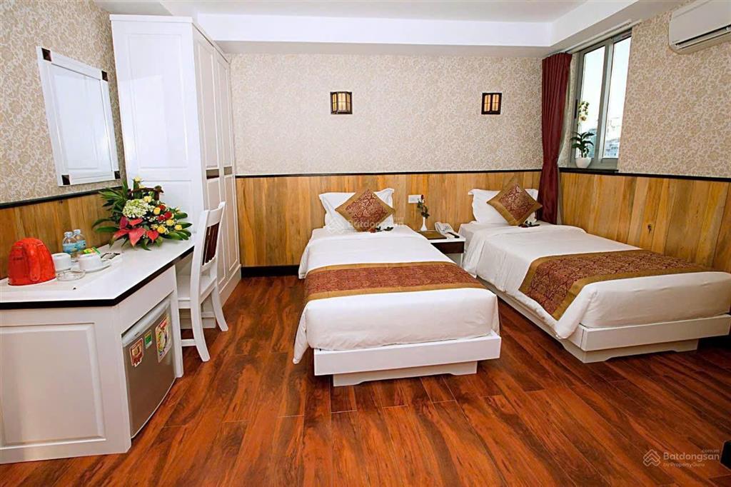 Bán khách sạn đường trần quang khải, nha trang. cách biển 400m. đang cho thuê dòng tiền 400 triệu