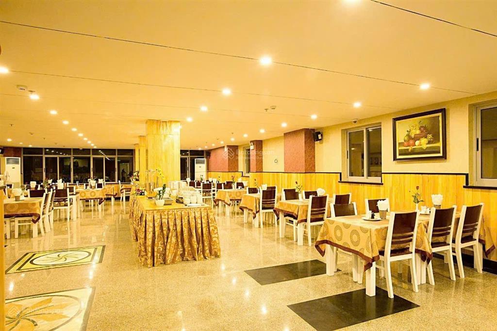 Bán khách sạn đường trần quang khải, nha trang. cách biển 400m. đang cho thuê dòng tiền 400 triệu