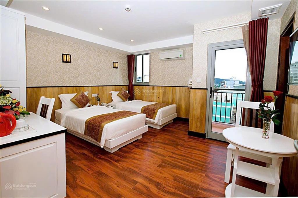 Bán khách sạn đường trần quang khải, nha trang. cách biển 400m. đang cho thuê dòng tiền 400 triệu
