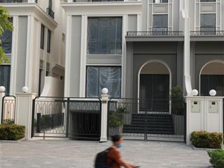 Song lập 230m2, xây 4 tầng 1 hầm. tổng giá 108 tỷ. khu p ciputra tây hồ.