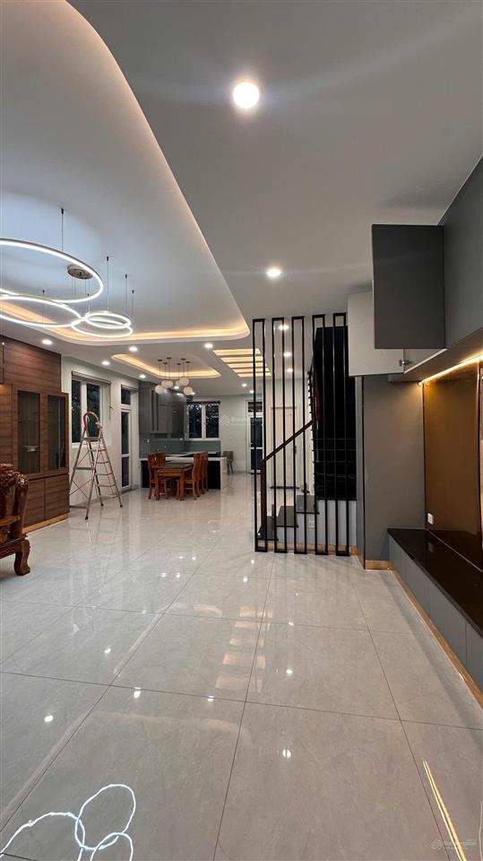 Cho thuê biệt thự dragon village, 15 triệu, 160m2, 4pn, 3 tầng, q9, hcm, giá cực chất đẹp