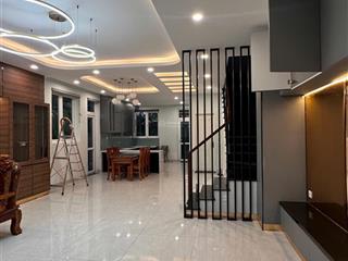 Cho thuê biệt thự dragon village, 15 triệu, 160m2, 4pn, 3 tầng, q9, hcm, giá cực chất đẹp