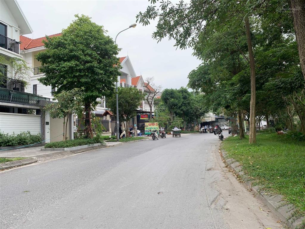 Bán gấp liền kề đ/c kđt đặng xá  gia lâm/dt 132m2, mt 6m, 4 tầng, view công viên, giá 18 tỷ