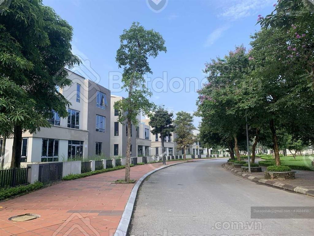 Bán gấp căn 4 tầng dt 132m² mt 6m đường 13m khu đt đặng xá gia lâm. giá 18 tỷ đang kinh doanh