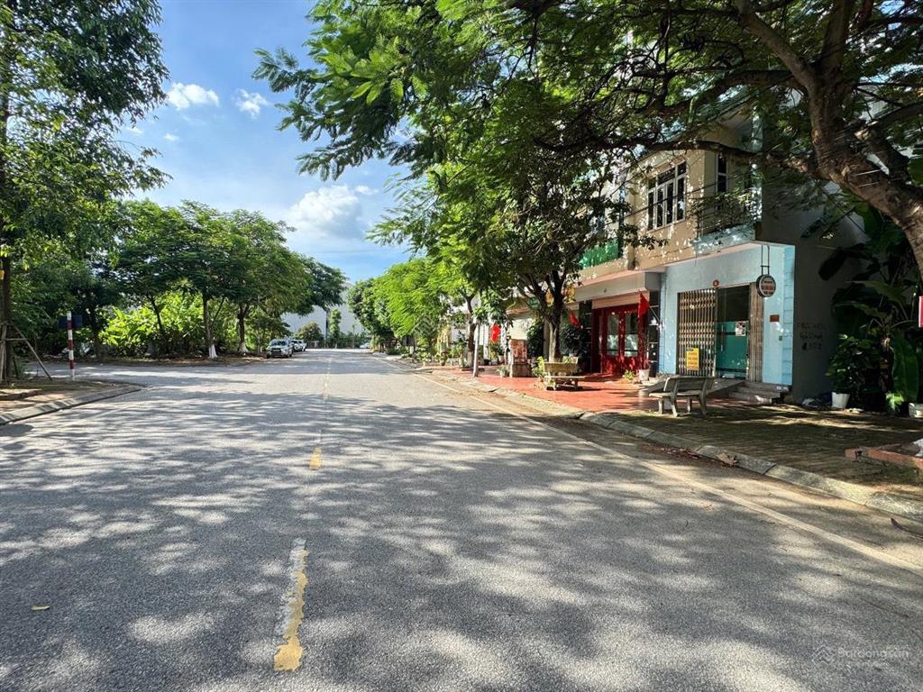 Bán gấp 90m2 nhà dòng tiền, khu gia lâm, đường vỉa hè, mt 6m, dân cư đông, gần chợ nhà văn hóa