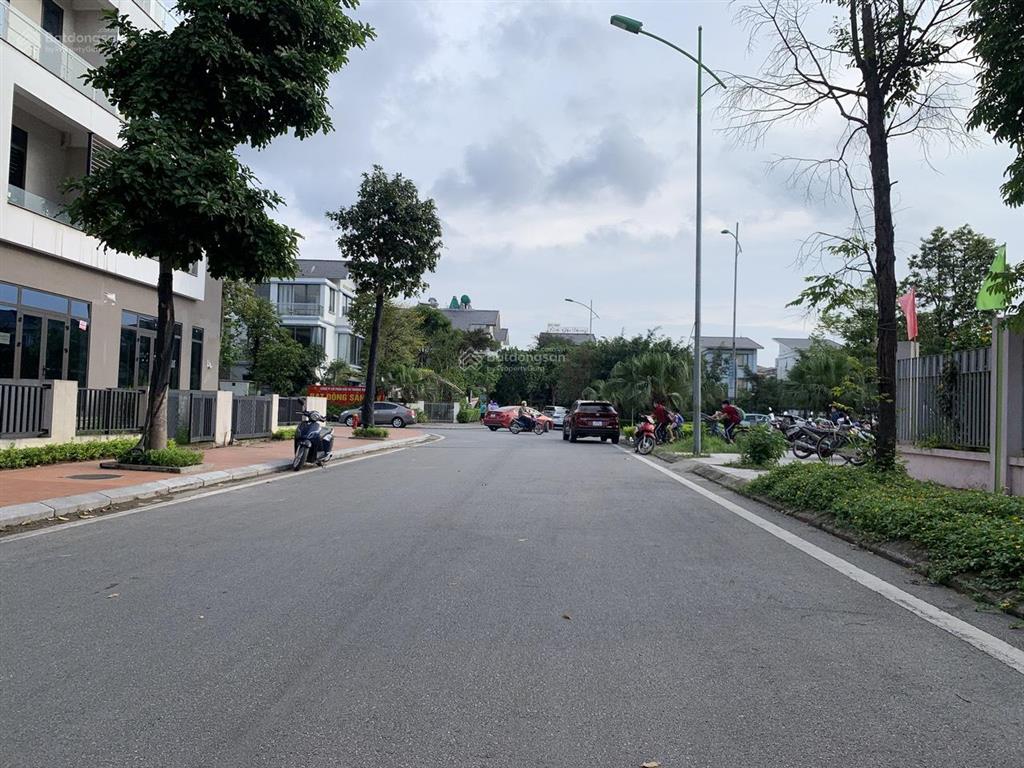 Bán biệt thự khu đô thị đặng xá gia lâm,dt235m2 mt 12,7m đang cho thuê dòng tiền/ giá 135tr/m2