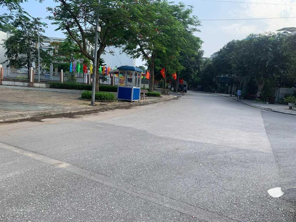 Bán gấp căn lk 4 tầng 132m2, mt 6m. đ/c kđt đặng xá/gia lâm/hn. view trường học thoáng. đường 13m