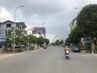 Cho thuê mặt phố view hồ điều hòa, trung tâm trâu quỳ/ gia lâm dt 90m2x4,5 tầng/giá 35tr/th