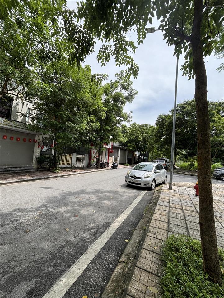 Bán gấp căn 2 view vườn hoa, biệt thự liền kề full đồ 132m2 / mt 6m khu đô thị đặng xá giá 18 tỷ