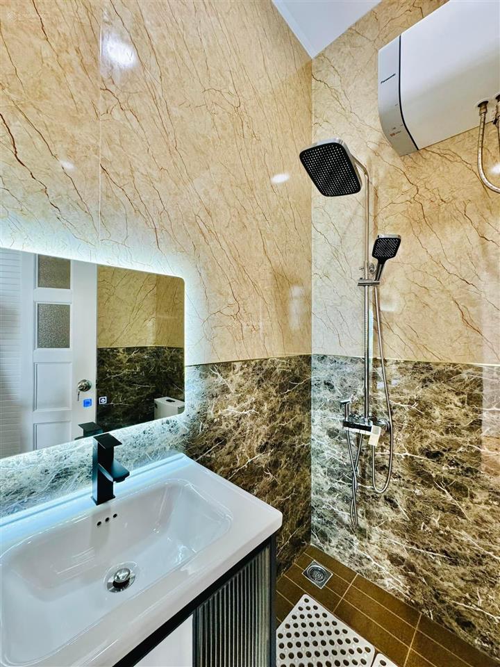 Chủ nhà tự bán nhà căn góc, có thang máy, giá 9 tỷ, 48m2, tdt 158 m2