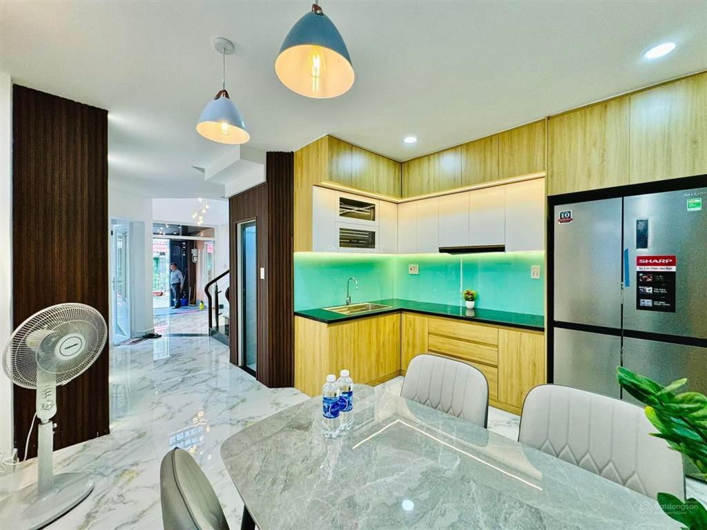 Chủ nhà tự bán nhà căn góc, có thang máy, giá 9 tỷ, 48m2, tdt 158 m2