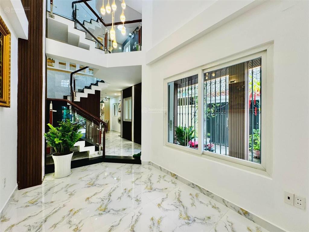 Chủ nhà tự bán nhà căn góc, có thang máy, giá 9 tỷ, 48m2, tdt 158 m2