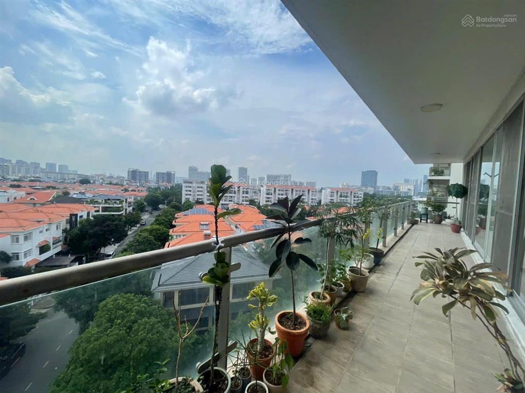 Kẹt ngân hàng cần bán gấp căn hộ garden plaza 1. diện tích 148m giá chỉ 13,5 tỷ