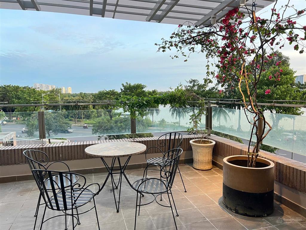 Cho thuê căn hiếm tại panorama. diện tích lớn nhất 196m sân vườn view sông. nội thất mới 100%
