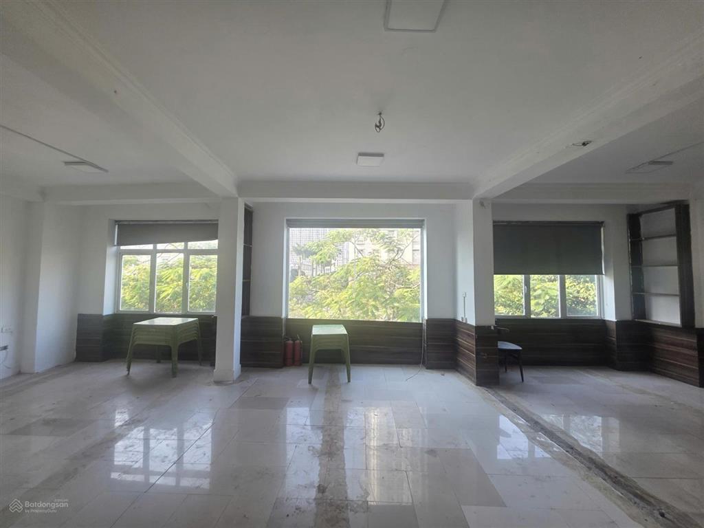 Cho thuê văn phòng 68m2, tầng 3, 68m2, số 47 mặt đường mễ trì, đối diện the manor