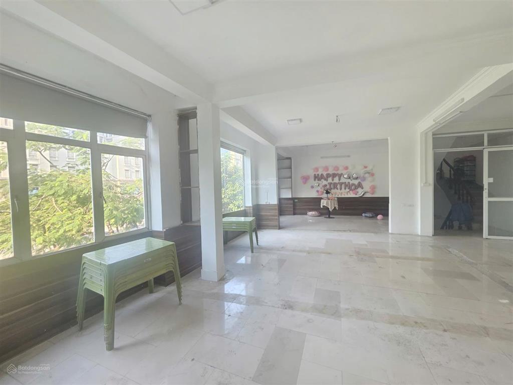 Cho thuê văn phòng 68m2, tầng 3, 68m2, số 47 mặt đường mễ trì, đối diện the manor