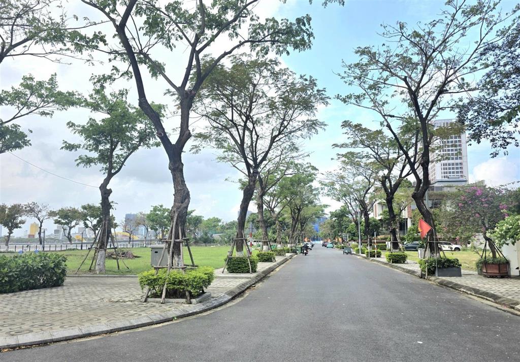 Bán biệt thự euro village đà nẵng, view trực diện sông hàn, cầu rồng, 900m2, full nội thất cao cấp.