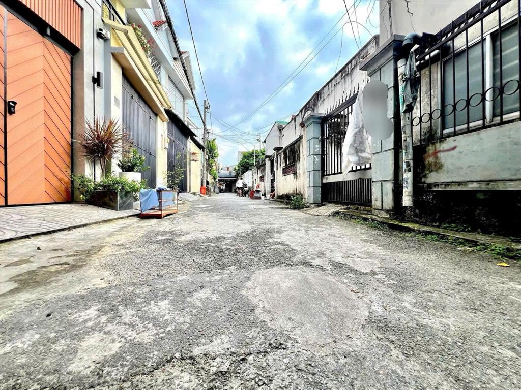 Bán đất linh trung có nhà c4 dt đẹp 128.2m2 (6x21m) thổ cư hxh ngay hoàng diệu 2 gần ngã tư thủ đức