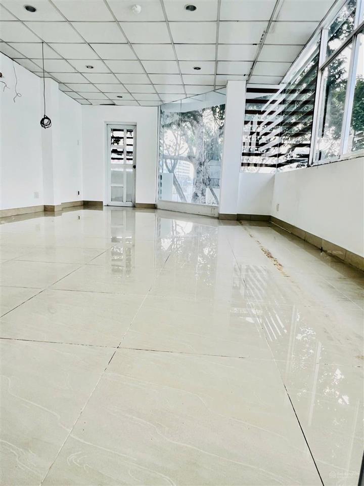 Cho thuê nguyên căn mặt tiền nguyễn tri phương, quận 10 gần cầu vượt 5x15 xây 1 trệt 1 lửng 6 lầu