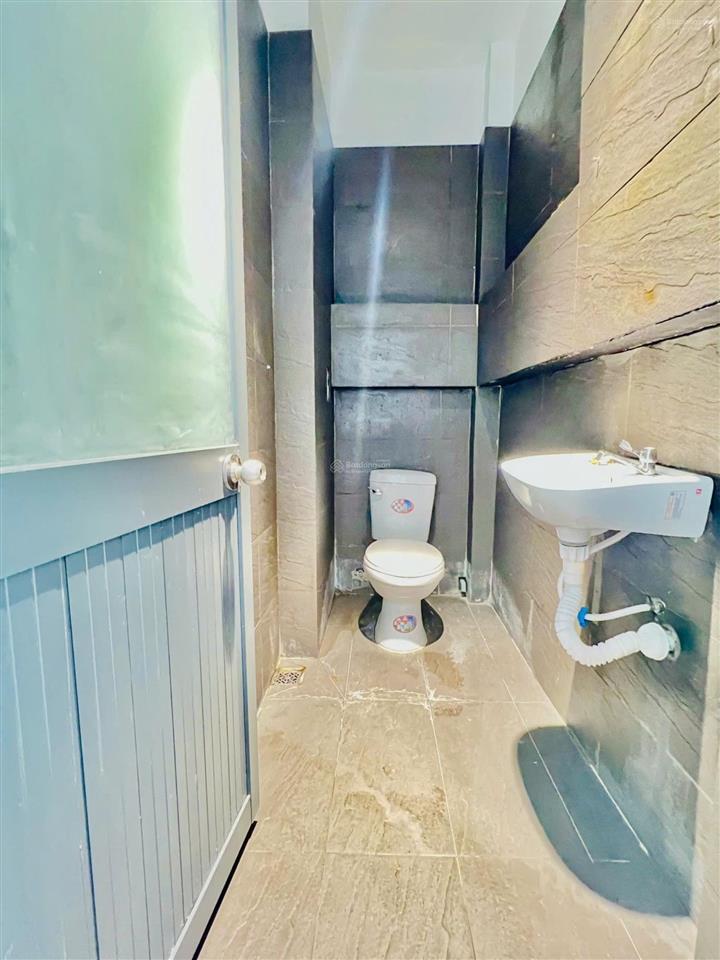 Cho thuê nguyên căn mặt tiền nguyễn tri phương, quận 10 gần cầu vượt 5x15 xây 1 trệt 1 lửng 6 lầu